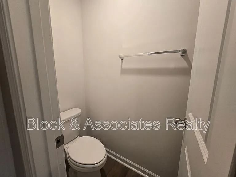 310 Beresford Way — Photo 26