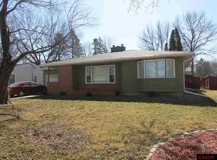 204 8th Ave SE, Waseca, MN 56093