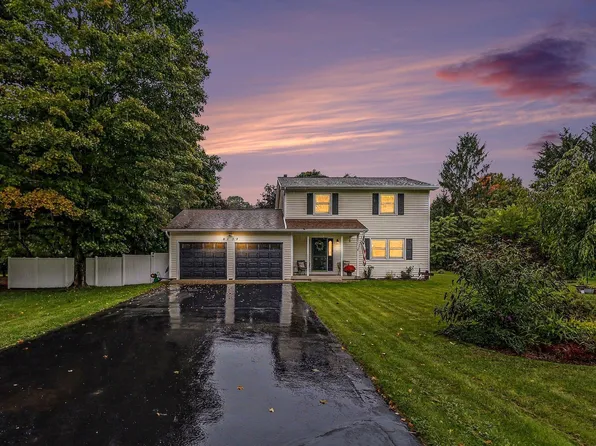 8124 S Shoreside Dr, Traverse City, MI 49684