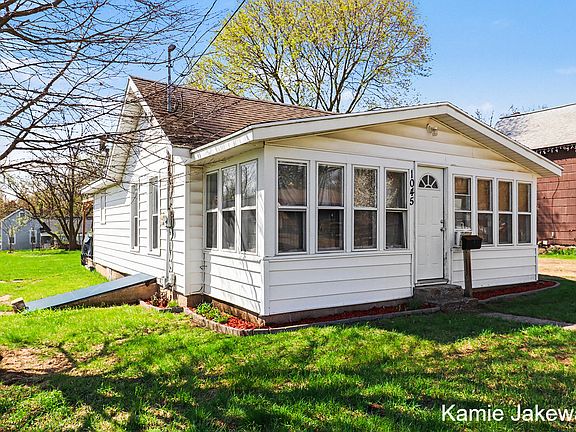 3rd image of 1045 Alderman St