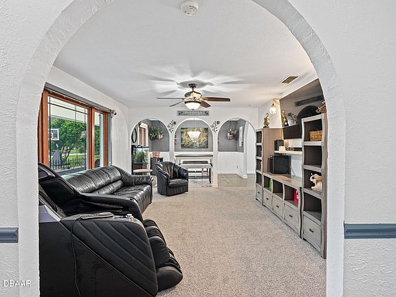 3rd image of 1099 Parkside Dr