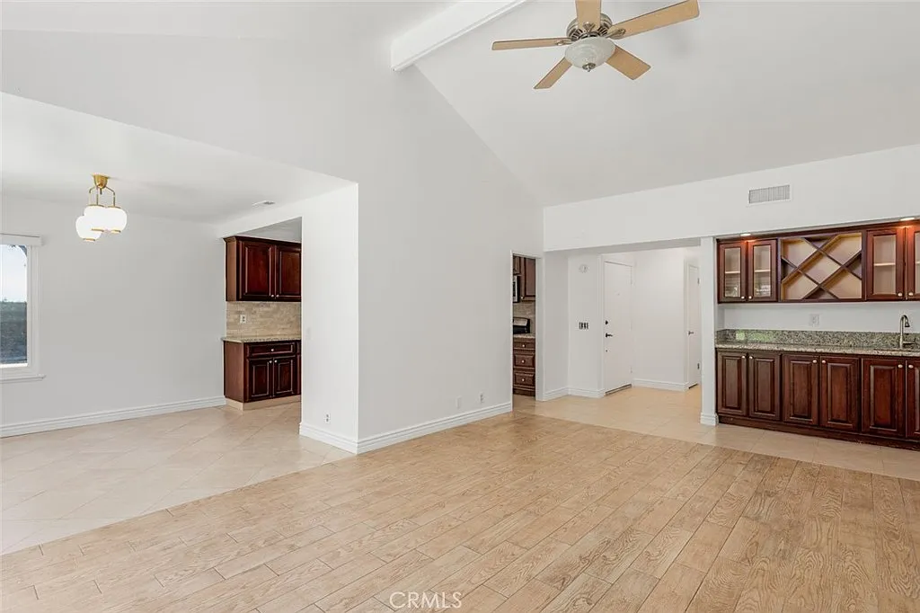 3 bed, 1392 sqft, $4,750 — Photo 4