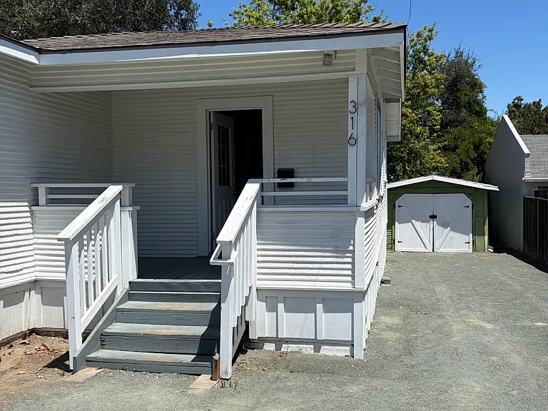 316 E Foothill Blvd — Photo 10