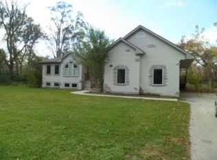 27568 N Forest Garden Rd, Wauconda, IL 60084