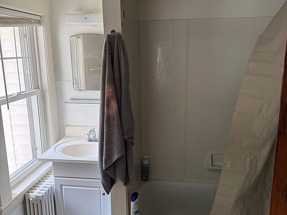 4th image of 51 Islington St #A
