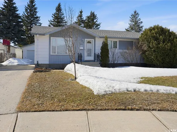 1551 Mackenzie King CRESCENT, North Battleford, SK S9A 3C5