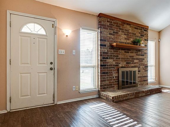 3rd image of 1921 Parkside Dr