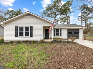 240 N Hampton Dr, Fayetteville, GA