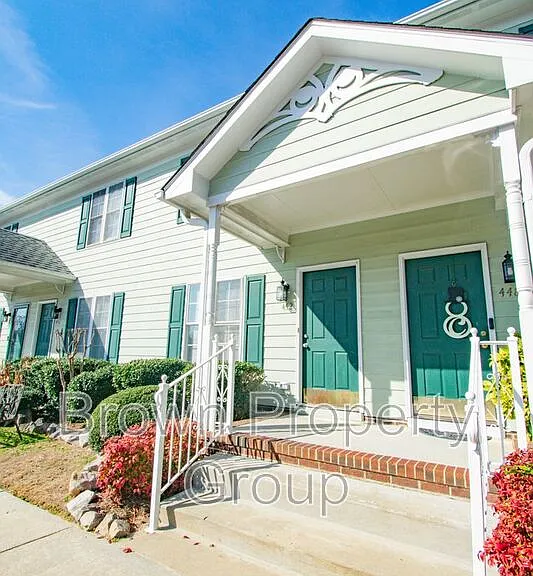 452 Cityview Ln — Photo 2