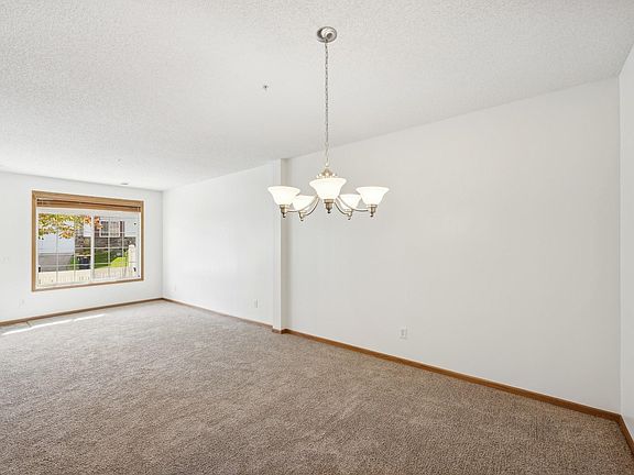 5th image of 4599 Blaine Ave #1403