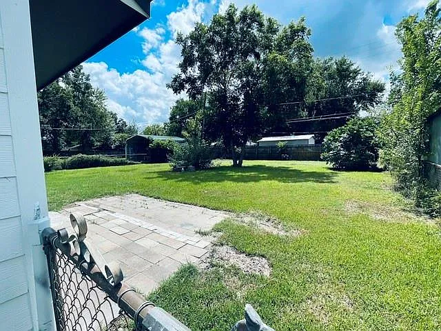 3 bed, 2.0 bath, 1300 sqft, $1,800 — Photo 4