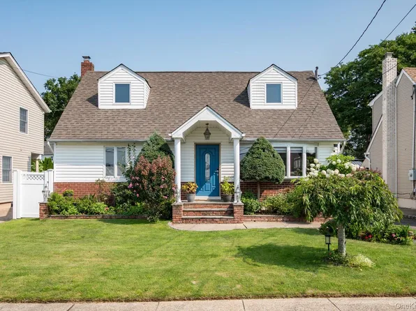 944 Cathedral Avenue, Franklin Square, NY 11010