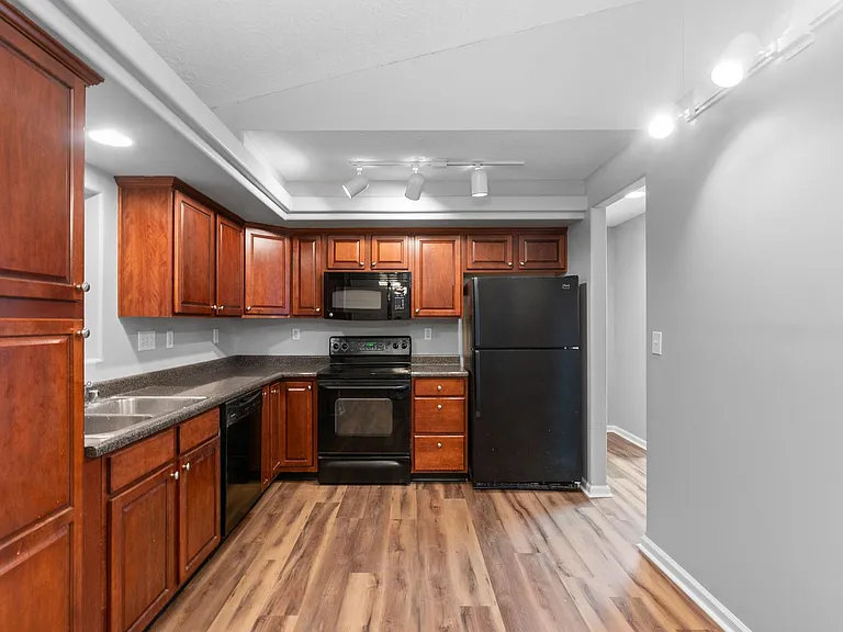 305 Spring Valley Ln — Photo 11