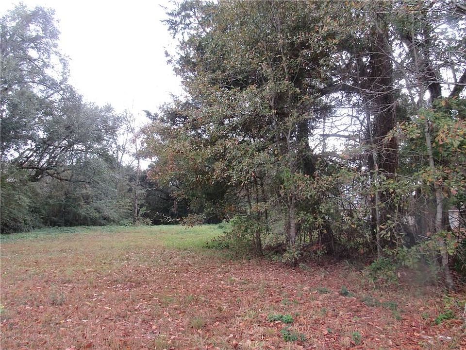 2nd image of 2558 Hillcrest Rd