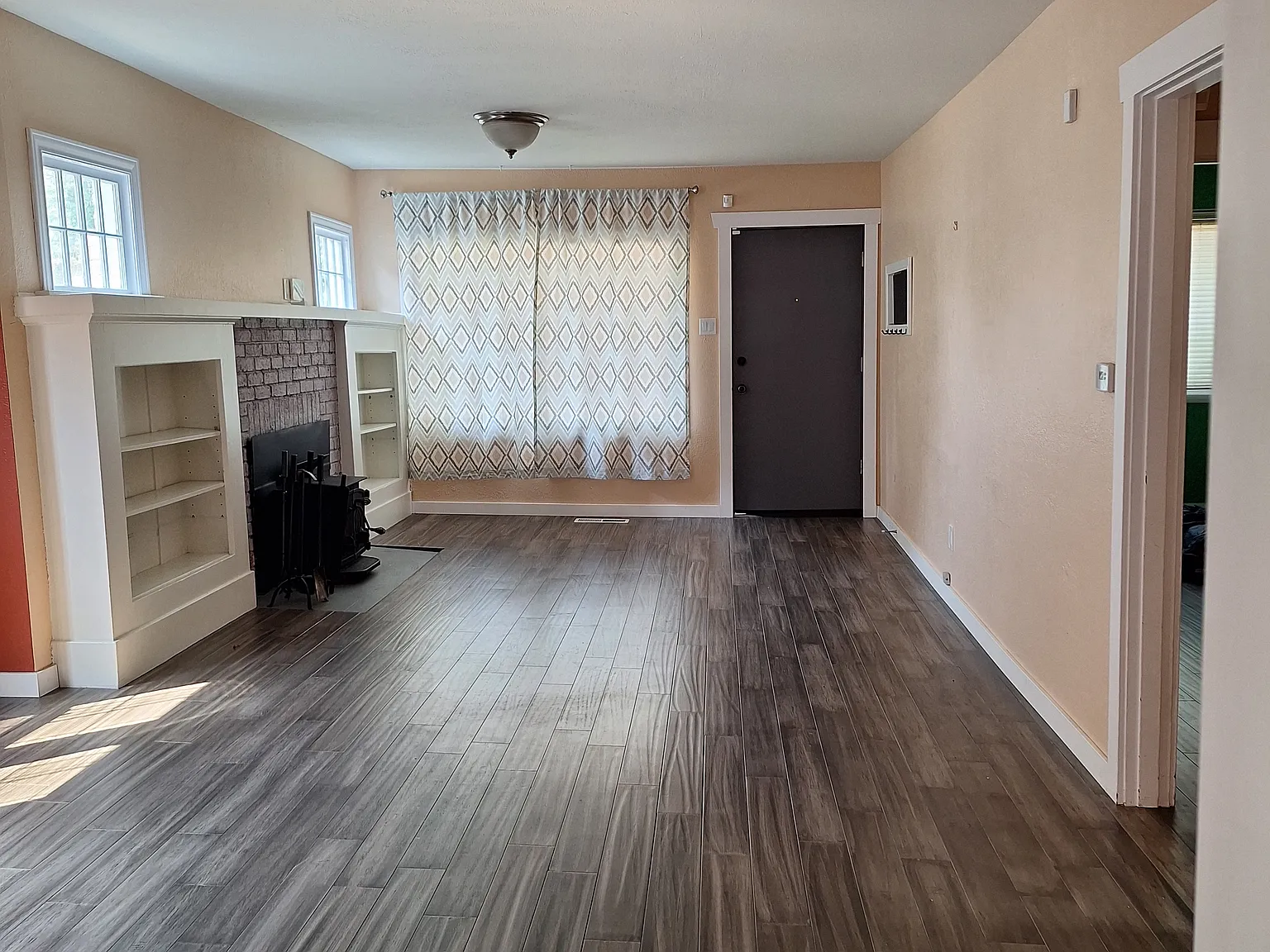 3 bed, 1.5 bath, 1596 sqft, $2,650 — Photo 3