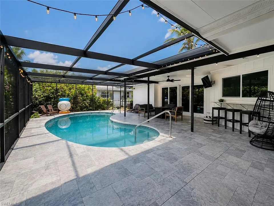 4439 Parrot Ave