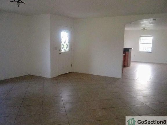 5th image of 1110 Valencia Ave
