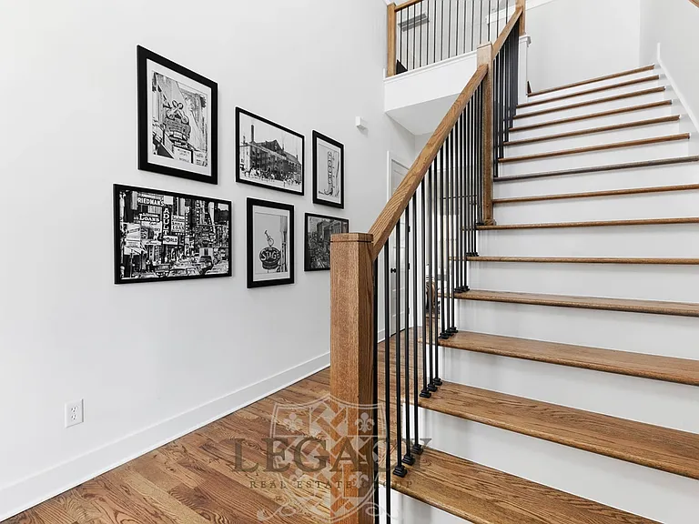2027 Rosemary Ln — Photo 4