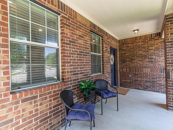 4th image of 2817 Soda Springs Dr