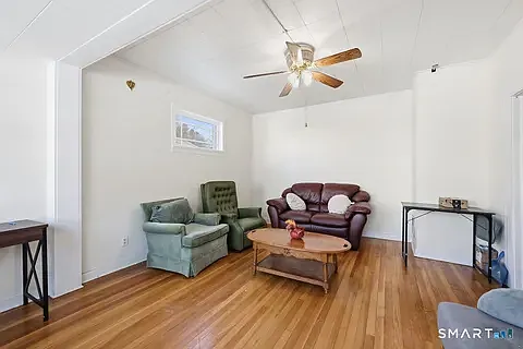 33 Baggott St — Photo 10