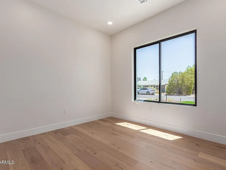 3014 E Avalon Dr — Photo 24