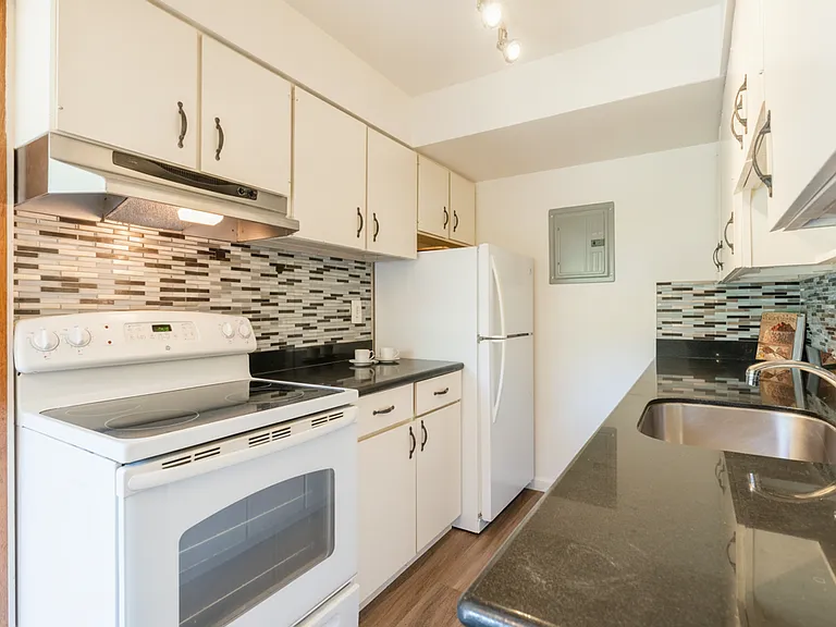 Hamlin Place — Photo 18