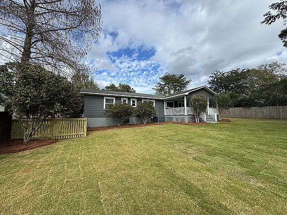 3rd image of 216 Pinecrest Ln