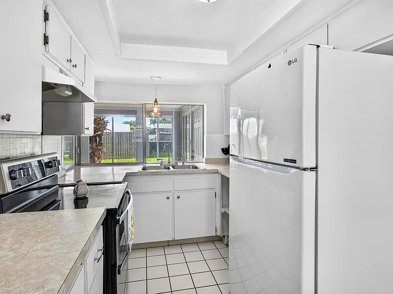 3642 Winder Dr — Photo 10