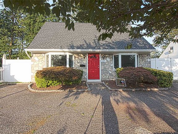 2nd image of 27 Center Ln