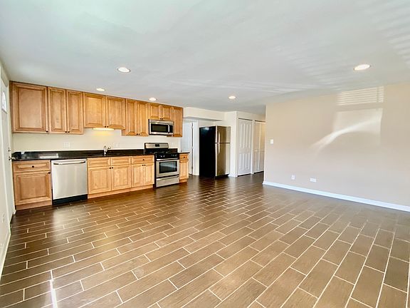 2nd image of 1639 W Lunt Ave #1S