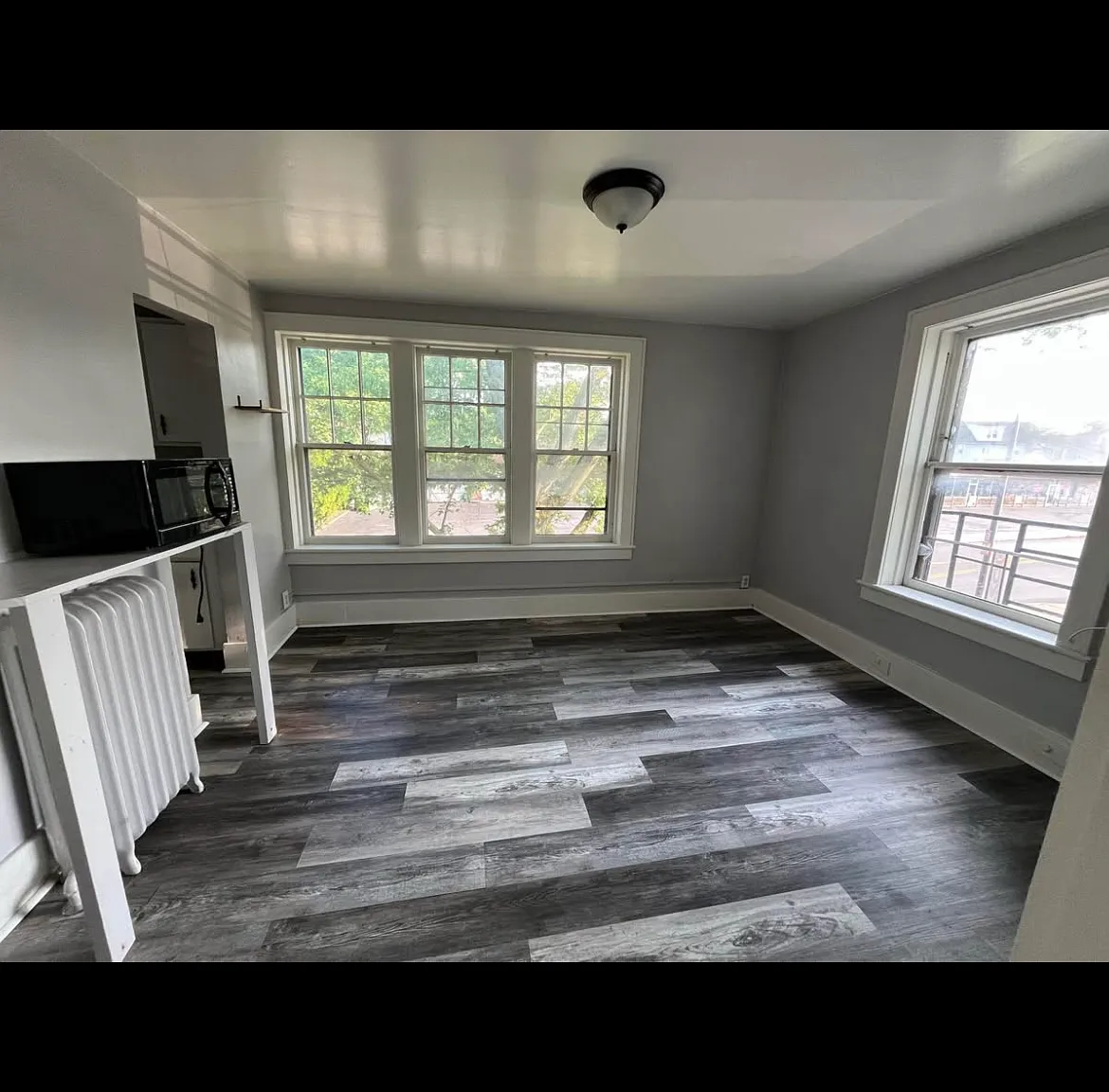 1 bed, $915 — Photo 1