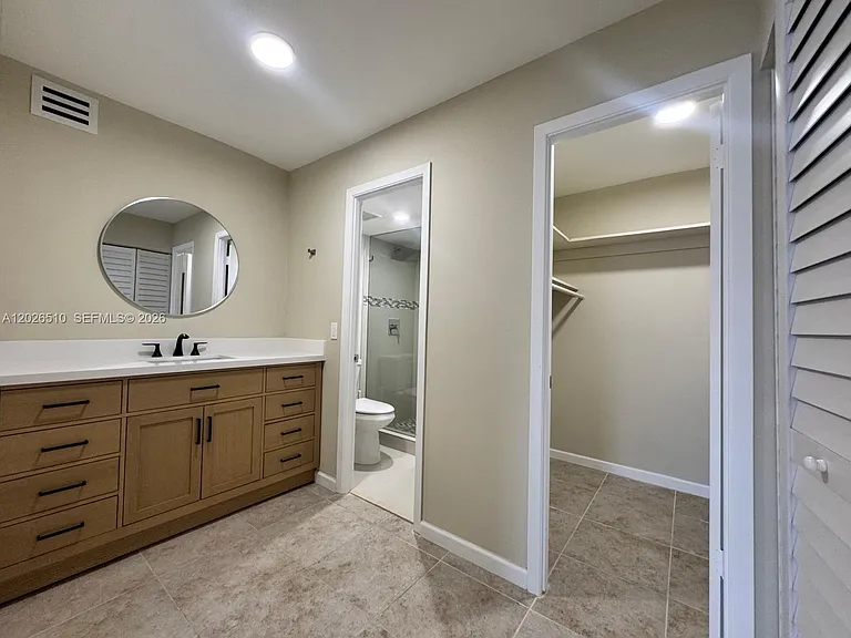 401 Golden Isles Dr #614 — Photo 37