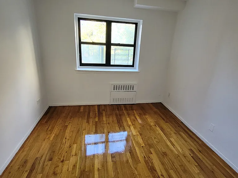 2875 Bainbridge Ave #A7 — Photo 8
