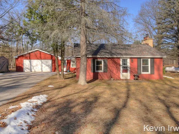 8979 Maple Hill Rd, Howard City, MI 49329
