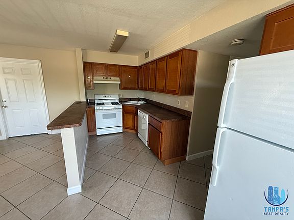 4th image of 117 N Evergreen Ave APT 105