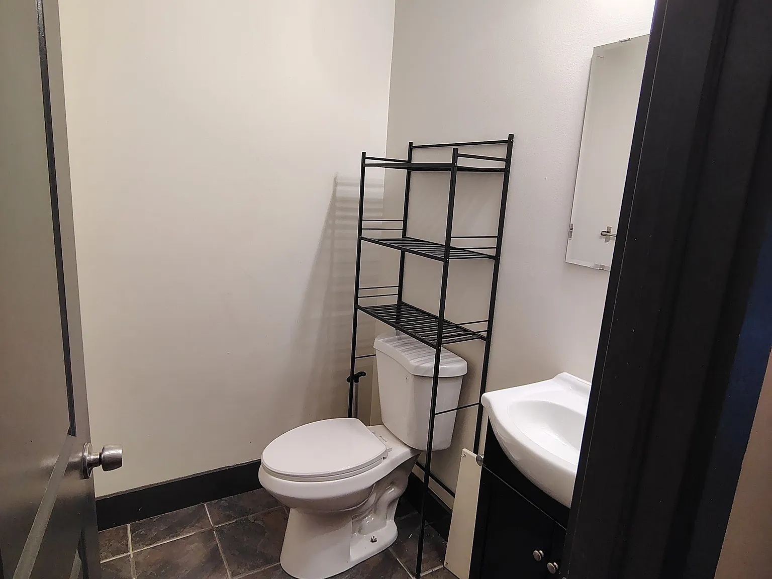 1 bed, 1.5 bath, 2733 sqft, $850 — Photo 4