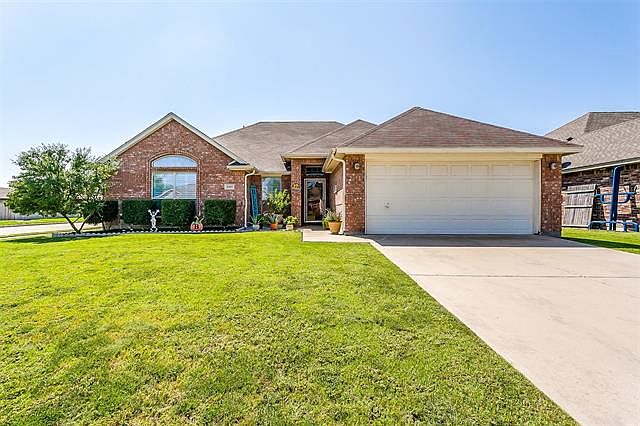 1st image of 1001 Carlin Ln