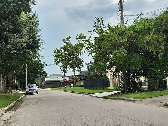 5th image of 4207 Roseneath Dr