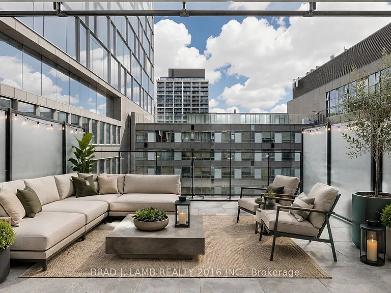 284 King St E #906 — Photo 5