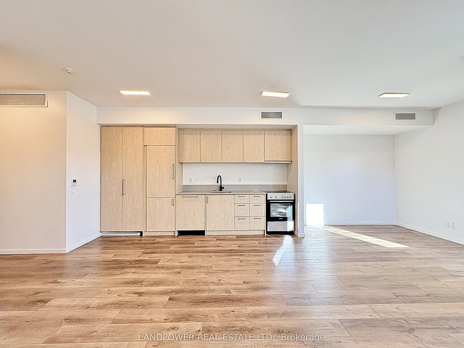 377 Broadview Ave — Photo 4