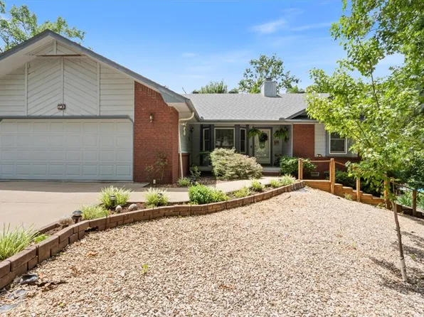 24 Brucker Dr, Bella Vista, AR 72715