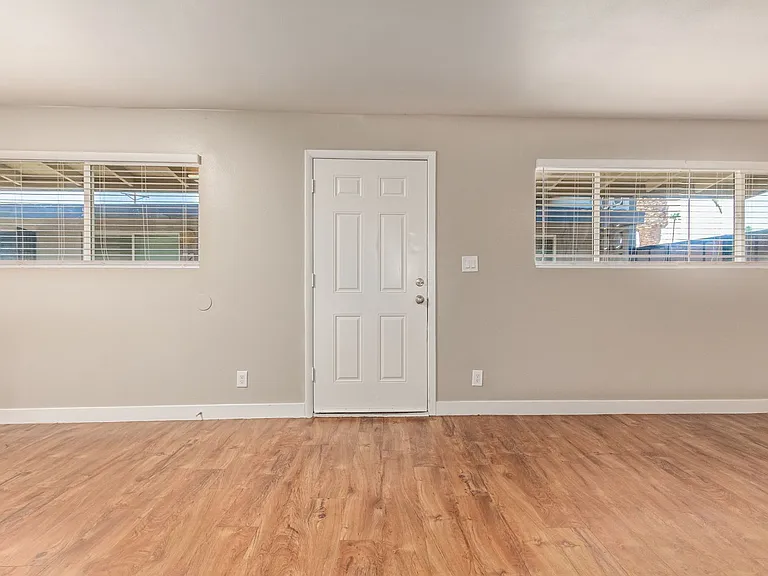 Palm View Manor — Photo 38