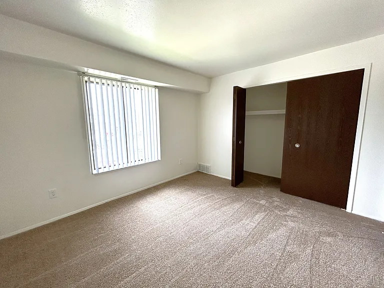 Windsor Place Apartments — Photo 47