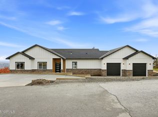 7920 Englewood Crest Dr, Yakima, WA 98908