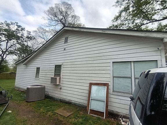 3rd image of 216 Franklin St