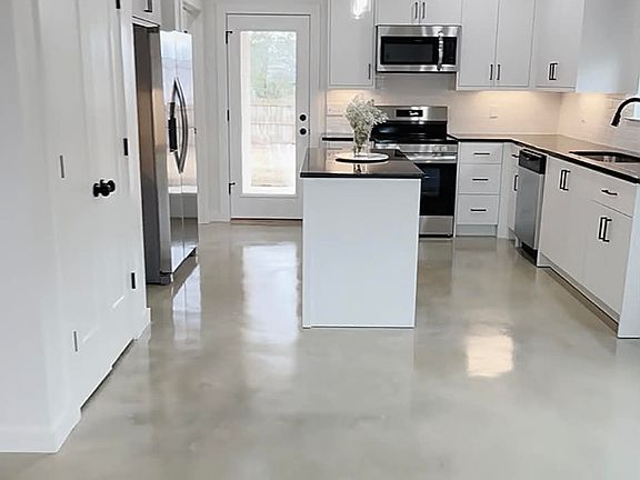 2nd image of 505 Boswell Rd