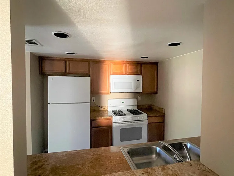 1110 W Blaine St #204 — Photo 5