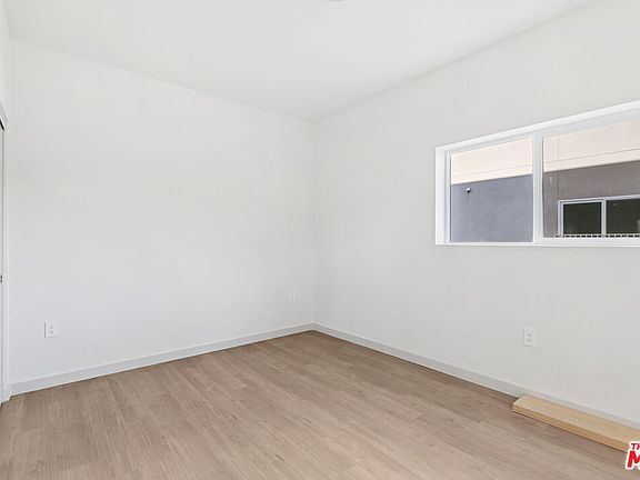 4th image of 2523 S Orange Dr