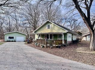 103 Oakwood Dr, Coffeyville, KS 67337