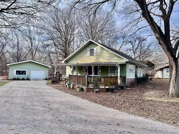 103 Oakwood Dr, Coffeyville, KS 67337